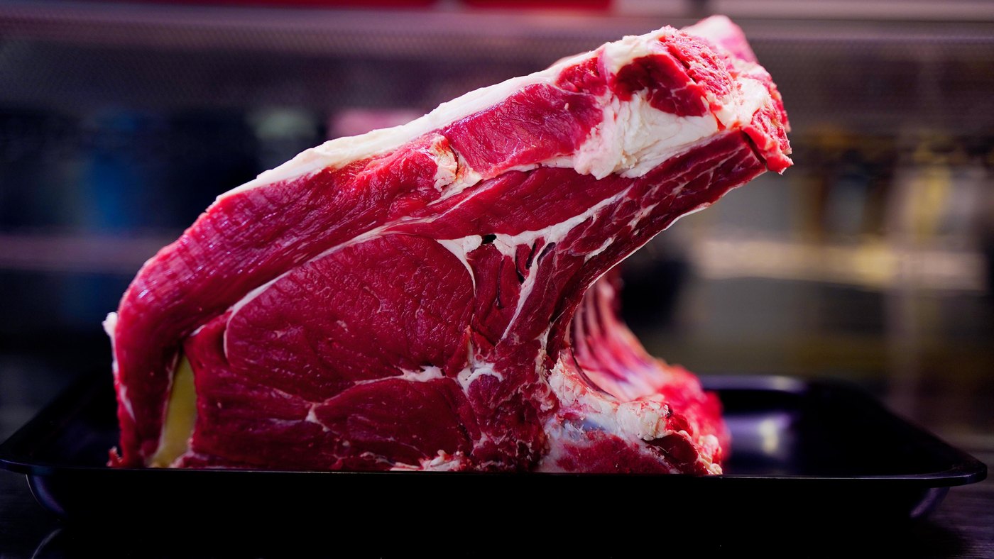 Costata di scottona selezionata per la carne alla brace a Bari